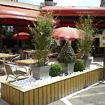 Centre Rive Droite מלון