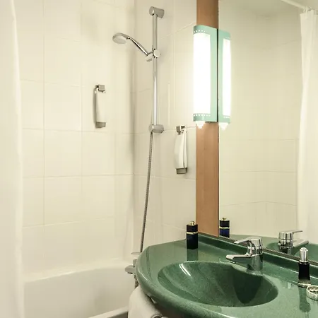 Centre Rive Droite Отель 3*