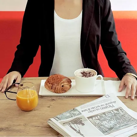 Centre Rive Droite Szálloda