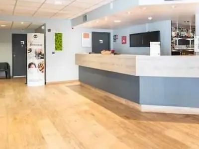 Centre Rive Droite Otel 3*