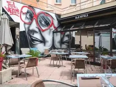 Centre Rive Droite Отель 3*