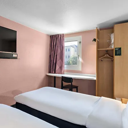 Centre Rive Droite Отель 3*