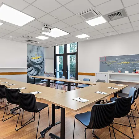 Centre Rive Droite Szálloda