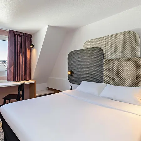Centre Rive Droite Отель 3*