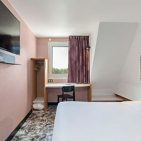 Centre Rive Droite Готель Руан