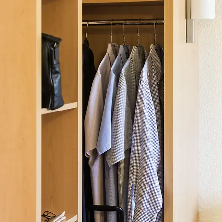 Centre Rive Droite Готель 3*