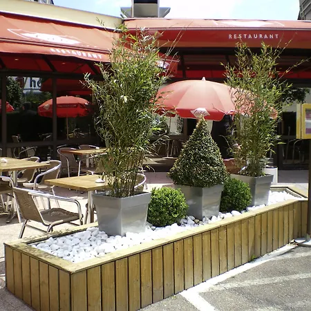 Centre Rive Droite Szálloda