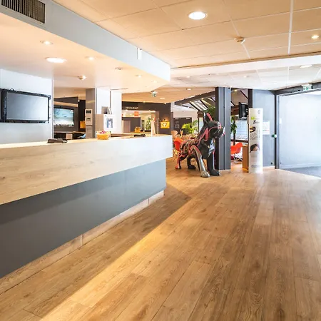 Centre Rive Droite Готель