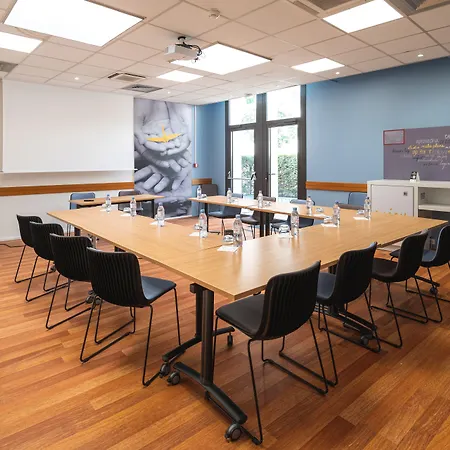 Centre Rive Droite 3* Руан