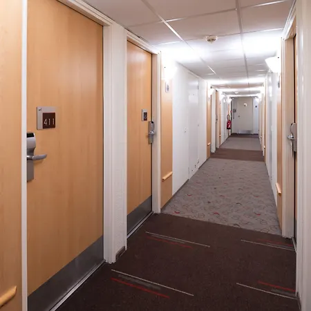 Centre Rive Droite Готель