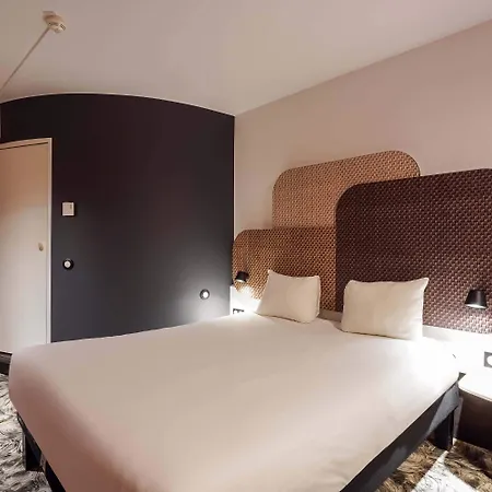 Centre Rive Droite Готель