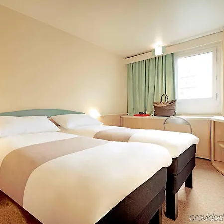 Centre Rive Droite Отель 3*
